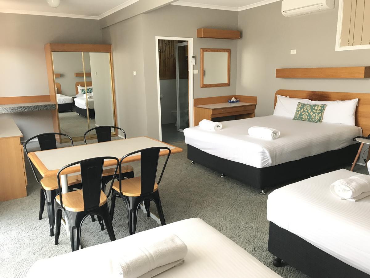 Cascades Motor Inn 더보 외부 사진
